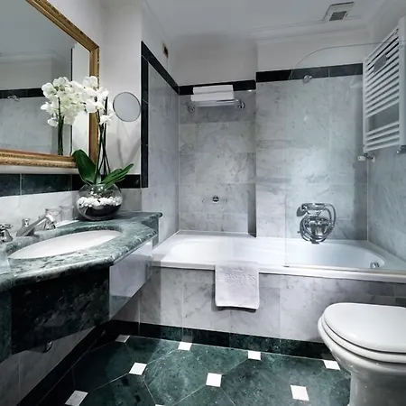 Exe International Palace Hotel 4*
