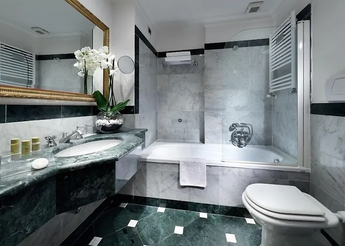 Exe International Palace Hotel 4*